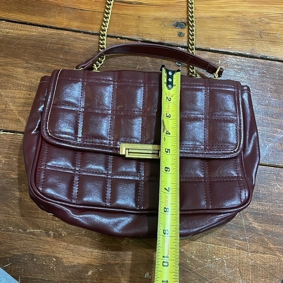 Urban Revivo maroon and gold quilted maroon bag - Picture 8 of 8